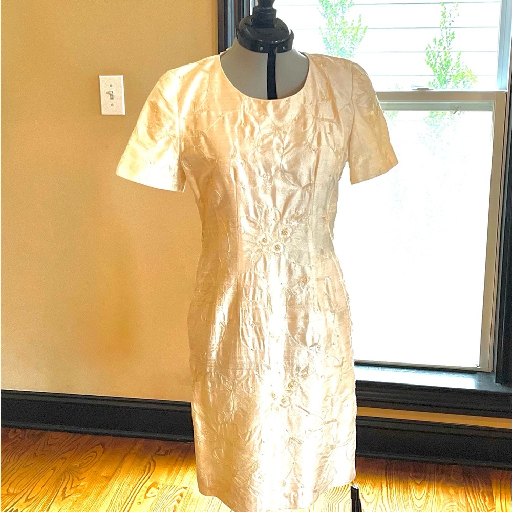 EUC Liz Claiborne 4P Cream Sheath Prom or Special Occasion Dress Short Sleeve